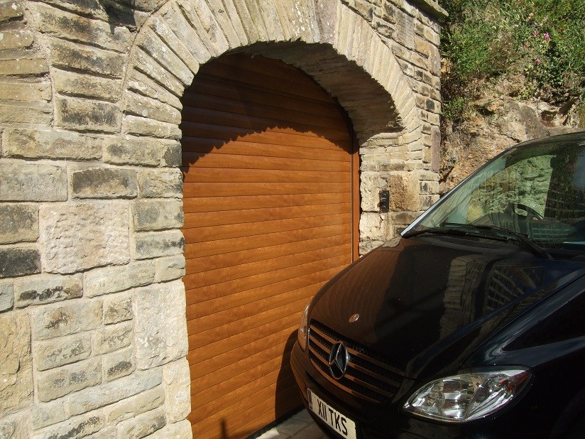 Textured Woodgrain Finish - Golden Oak